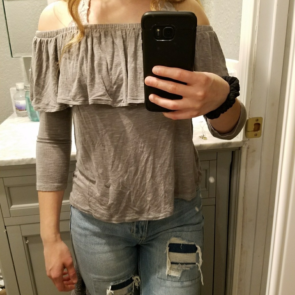 Off the shoulder ruffle tee